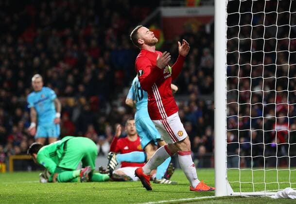 Wayne Rooney of Manchester United ManU reacts after missing a chance during the UEFA Europa League match at Old Trafford, Manchester. Picture date: November 24th 2016. Pic Matt McNulty Sportimage EDITORIAL USE ONLY. No use with unauthorised audio, video, data, fixture lists, club league logos or live services. Online in-match use limited to 120 images, no video emulation. No use in betting, games or single club league player publications.
