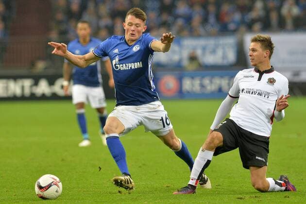 GER, Europa League, FC Schalke 04 vs OGC Nizza 24.11.2016, Veltins-Arena, Gelsenkirchen, GER, Europa League, FC Schalke 04 vs OGC Nizza, im Bild Fabian Reese ( Schalke 16 ), links Foto © nordphoto Treese Local Caption nordphotoxTreese