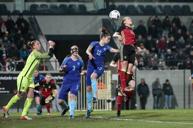 Leuven, Belgium - November 24: Janice Cayman of Belgium in an airduel with Tessel Middag pictured during the Women s International friendly football match between the Belgian Red Flames and The Netherlands at the Eneco - Den Dreef stadium in Leuven, Belgium. FOOTBALL : Belgique vs Pays Bas - Match Amical Feminin - Leuven - 24 11 2016 PhotoNews Panoramic 