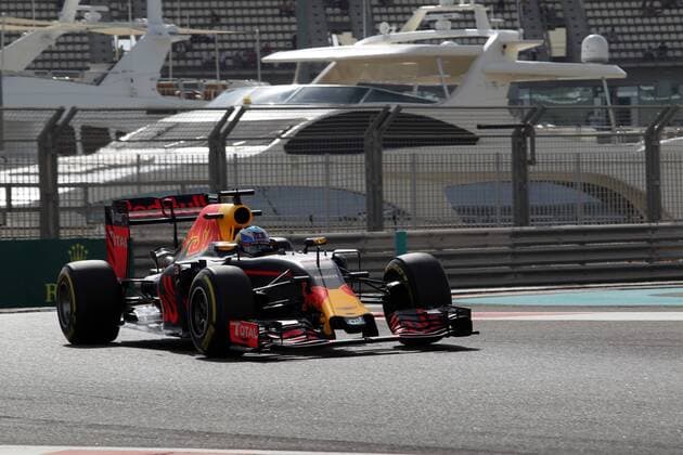 Abu Dhabi Grand Prix, UAE 24 - 27 November 2016 25.11.2016 - Free Practice 1, Daniel Ricciardo (AUS) Red Bull Racing RB12 