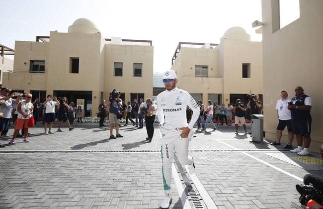 Motorsports: FIA Formula One World Championship WM Weltmeisterschaft 2016, F1 race in Abu Dhabi, 44 Lewis Hamilton (GBR, Mercedes AMG Petronas F1 Team), xTapx