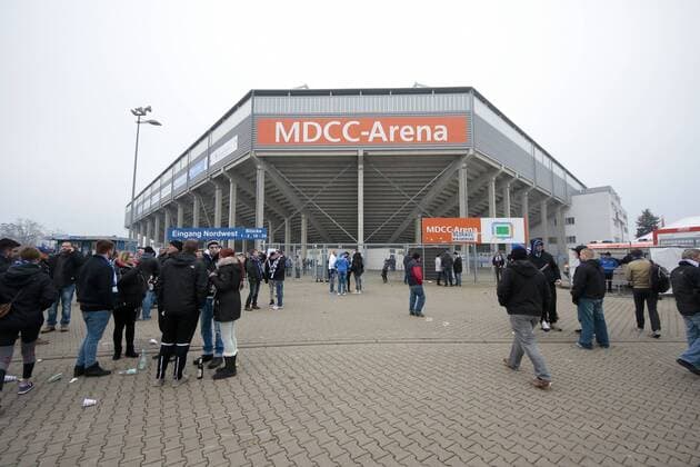 Fußball, Stadiongeschichte 1. FC Magdeburg Außenansicht MDCC Arena mit Fans, Fussball, 3. Liga, 1. FC Magdeburg - Hallescher FC, xtgx