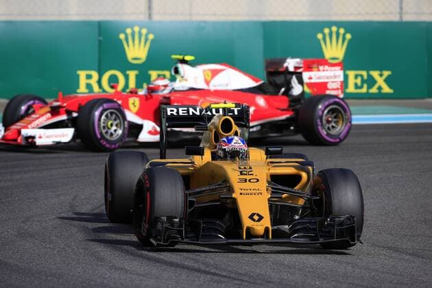 Abu Dhabi Grand Prix, UAE 24 - 27 November 2016 26.11.2016 - Free Practice 3, Jolyon Palmer (GBR) Renault F1 Team RS16 and Kimi Raikkonen (FIN) Scuderia Ferrari SF16-H 