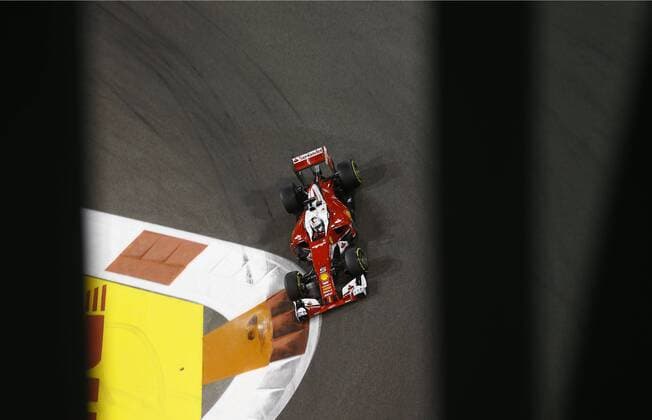 Motorsports: FIA Formula One World Championship WM Weltmeisterschaft 2016, Grand Prix of Abu Dhabi, 5 Sebastian Vettel (GER, Scuderia Ferrari), xHOCHxZWEIx