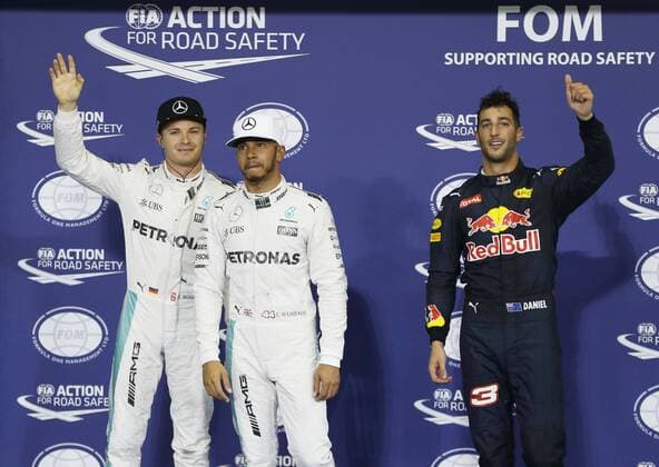 Motorsports: FIA Formula One World Championship WM Weltmeisterschaft 2016, Grand Prix of Abu Dhabi, 6 Nico Rosberg (GER, Mercedes AMG Petronas Formula One Team), 44 Lewis Hamilton (GBR, Mercedes AMG Petronas Formula One Team), 3 Daniel Ricciardo (AUS, Red Bull Racing), xHOCHxZWEIx