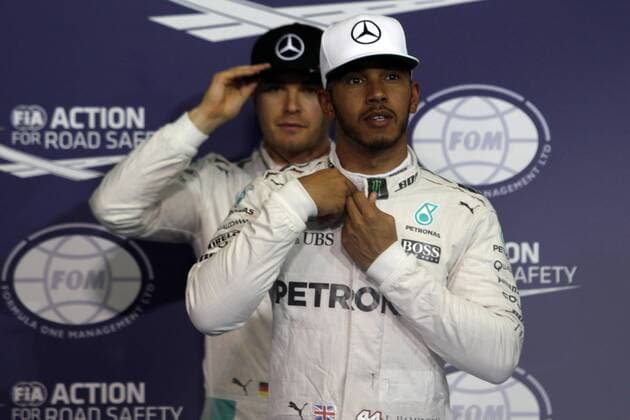 Bilder des Tages - SPORT Abu Dhabi Grand Prix, UAE 24 - 27 November 2016 26.11.2016 - Qualifying, Nico Rosberg (GER) Mercedes AMG F1 W07 Hybrid and Lewis Hamilton (GBR) Mercedes AMG F1 W07 Hybrid 