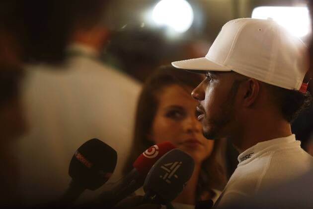 Motorsports: FIA Formula One World Championship WM Weltmeisterschaft 2016, Grand Prix of Abu Dhabi, 44 Lewis Hamilton (GBR, Mercedes AMG Petronas Formula One Team), xHOCHxZWEIx