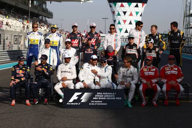 Abu Dhabi Grand Prix, UAE 24 - 27 November 2016 27.11.2016 - Group photo 2016 F1 drivers, Jenson Button (GBR) McLaren Honda MP4-31 and Felipe Massa (BRA) Williams FW38 