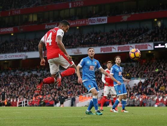 Arsenal s Theo Walcott scoring his sides second goal during the Premier League match at the Emirates Stadium, London. Picture date October 26th, 2016 Pic David Klein Sportimage EDITORIAL USE ONLY. No use with unauthorised audio, video, data, fixture lists, club league logos or live services. Online in-match use limited to 120 images, no video emulation. No use in betting, games or single club league player publications.