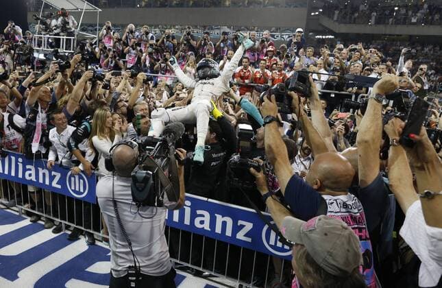 Motorsports: FIA Formula One World Championship WM Weltmeisterschaft 2016, Grand Prix of Abu Dhabi, 6 Nico Rosberg (GER, Mercedes AMG Petronas Formula One Team), xHOCHxZWEIx