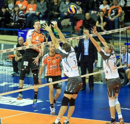 GER, 1.VBL, BR VOLLEYS VS. SWD POWERVOLLEYS DUEREN 27.11.2016, Max Schmeling Halle, Berlin, GER, 1.VBL, BR VOLLEYS VS. SWD POWERVOLLEYS DUEREN, im Bild Graham Vigrass (BR Volleys 8), Paul Carroll (BR Volleys 12), Tim Broshog (Dueren 3), Marvin Prolingheuer (Dueren 8) nordphotox xEngler
