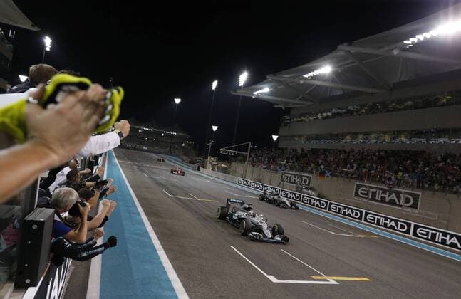 Motorsports: FIA Formula One World Championship WM Weltmeisterschaft 2016, Grand Prix of Abu Dhabi, 44 Lewis Hamilton (GBR, Mercedes AMG Petronas Formula One Team), xHOCHxZWEIx