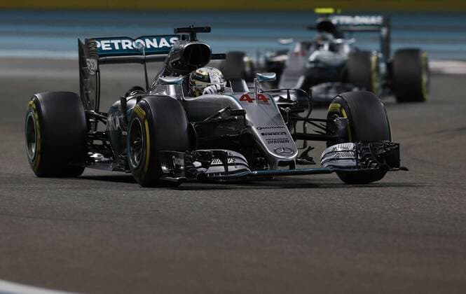 Motorsports: FIA Formula One World Championship WM Weltmeisterschaft 2016, Grand Prix of Abu Dhabi, 44 Lewis Hamilton (GBR, Mercedes AMG Petronas Formula One Team), 6 Nico Rosberg (GER, Mercedes AMG Petronas Formula One Team), xHOCHxZWEIx