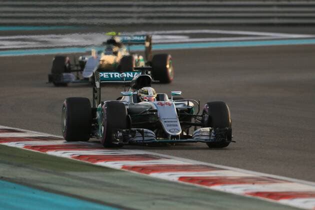 27.11.2016. Abu Dhabi, UAE. Formula 1 Grand Prix Abu Dhabi, race day. Mercedes AMG Petronas W07 Hybrid & x2013; Lewis Hamilton leads the race xLeannexBoonx  ActionPlus11814928
