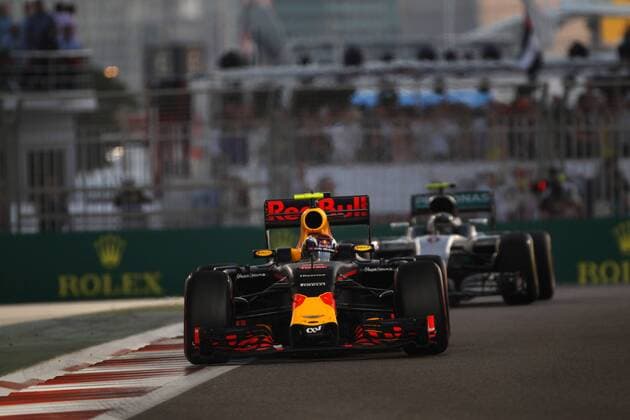 Abu Dhabi Grand Prix, UAE 24 - 27 November 2016 27.11.2016 - Race, Max Verstappen (NED) Red Bull Racing RB12 leads Nico Rosberg (GER) Mercedes AMG F1 W07 Hybrid 