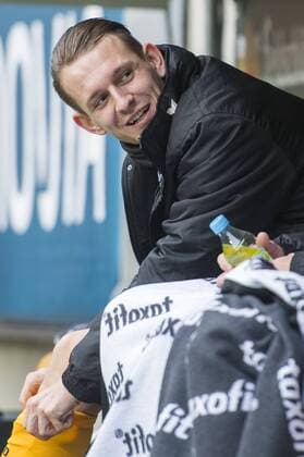 Fußball, 2. Liga, Saison 2016 2017, 14. Spieltag, SG Dynamo Dresden - VfL Bochum, Samstag (26.11.2016), DDV Stadion, Dresden. Dresdens Marc Wachs auf der Ersatzbank. RM001