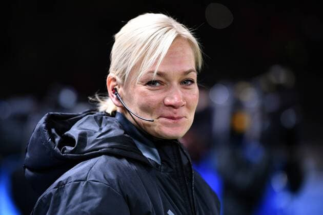 Bibiana Steinhaus, 4. Schiedsrichterin, Hertha BSC Berlin - 1.FSV Mainz 05 1. Bundesliga 2016 2017, 1. BL, 1. Bundesliga, DFL, Fußball, Fussball, soccer, Herren, Männer, Maenner, Deutschland, Germany, Ergebnis Berlin, 27.11.2016, Olympiastadion