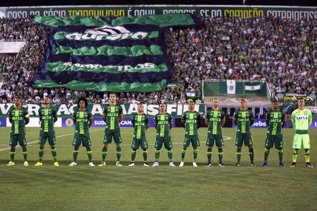A picture dated 23 November 2016 and made available on 29 November 2016 shows players of the Brazilian Chapecoense soccer team before their semifinal match of the South American Cup, at the Conda Arena of Chapeco, Brazil. A plane reportedly carrying 81 people, including the players of the Brazilian soccer club Chapecoense, has crashed on 29 November 2016. The plane was said to have crashed in a mountainous area outside Medellin as it was approaching the Jose Maria Cordoba airport, media said. The cause of the incident is yet uknown. The Chapecoense were scheduled to play in the Copa Sudamericana final against the Medellin s Atletico Nacional on 30 November. Plane carrying Brazilian football team crashes in Colombia, 81 people on board !ACHTUNG: NUR REDAKTIONELLE NUTZUNG!  20161129-636160119412932713