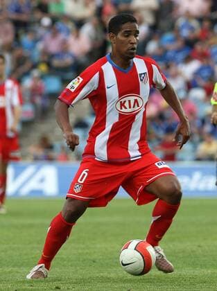 Atletico de Madrid s Cleber Santana during La Liga match. April 27 2008.  (2008042755726)