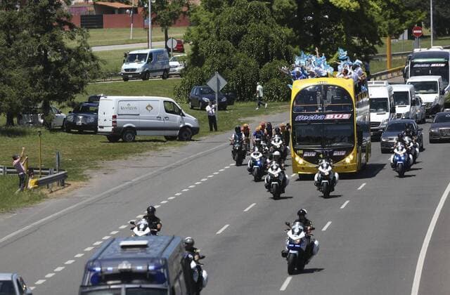 Tennis, Empfang von DavisCup Sieger Argentinien in Buenos Aires Argentina s tennis players travel the streets of Buenos Aires, Argentina, 29 November 2016. Argentina s tennis team, that celebrated the Davis Cup for the first time in history past 28 November, after beating Croatia for 2-3 in Zagreb, returned to the country today and called the title a historic achievement. Argentina s tennis team comes back to their country as champion of the Davis Cup !ACHTUNG: NUR REDAKTIONELLE NUTZUNG!  20161129-636160358249176005