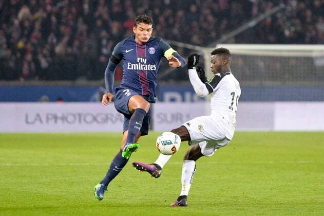 02 THIAGO SILVA (psg) - 19 Nicolas PEPE (sco) FOOTBALL : Paris Saint Germain (PSG) vs SCO Angers - Ligue 1 - 30 11 2016 AnthonyBIBARD FEP Panoramic 