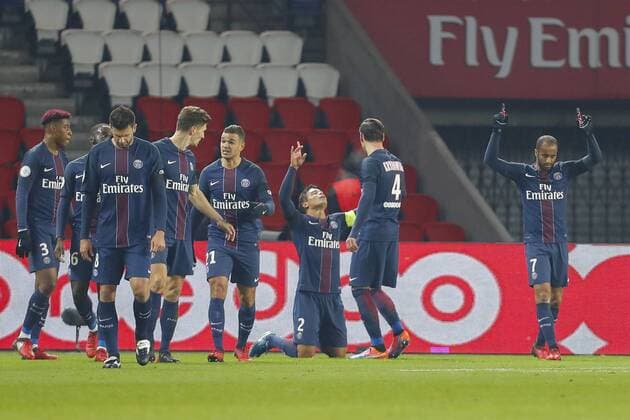 joie Thiago Silva (PSG) et equipe FOOTBALL : Paris Saint Germain (PSG) vs SCO Angers - Ligue 1 - 30 11 2016 GwendolineLeGoff Panoramic 
