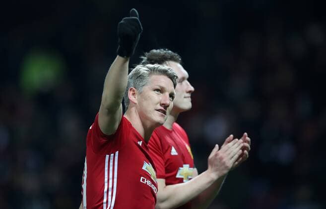 Themen der Woche - SPORT Bilder des Tages - SPORT Football - 2016 2017 League EFL Cup - Quarter-Final: Manchester United ManU vs. West Ham United Bastian Schweinsteiger of Manchester United waves to the crowd after the match at Old Trafford. COLORSPORT LYNNE CAMERON 
