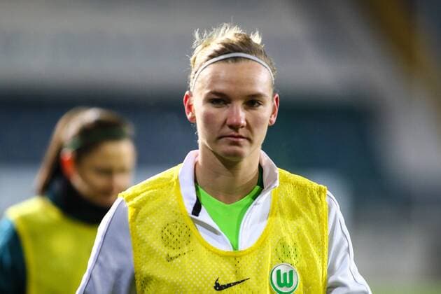 Alexandra Popp (Wolfsburg, 11) gibt Anweisungen, gestikuliert, mit den Armen gestikulieren, gives instructions, gesticulate Fussball, DFB-Pokal der Frauen, DSC Arminia Bielefeld – VfL Wolfsburg, xygx