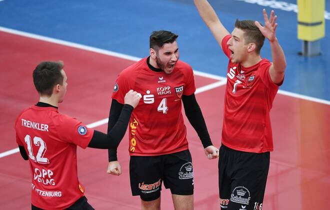Volleyball 1. Bundesliga Saison 2016 2017 03.12.2016 TV Rottenburg - Netzhoppers KW JUBEL TV Rottenburg; Phillip Trenkler, Federico Cipollone und Sven Metzger (v.li.) 