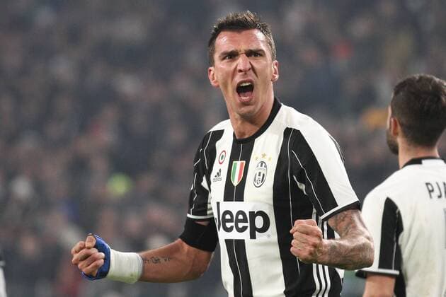 Bilder des Tages - SPORT December 3, 2016 - Turin, Italy - Juventus forward Mario Mandzukic (17) celebrates after scoring his goal during the Italian Serie A football match between Juventus and Atalanta on December 3, 2016 at the Juventus Stadium in Turin. Juventus FC v Atalanta BC - Serie A  - ZUMAn230 20161203_zaa_n230_287