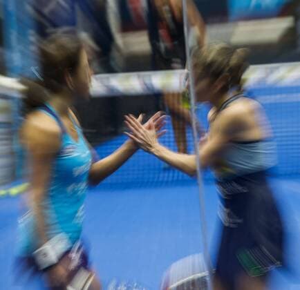 Paddle-Tennis, Turnier in San Sebastian Paddle tennis players Alejandra Salazar (R) and Marta Marrero (L) celebrate a point during their women s final match against Maria Jose S. Alayeto and Maria Pilar S. Alayeto within the Keler Euskadi Open international tournament at Illumbre bullring in San Sebastian, Basque country, northern Spain, 04 December 2016. The tournament counts towards the World Padel Tour. Keler Euskadi Open women s final match !ACHTUNG: NUR REDAKTIONELLE NUTZUNG!  20161204-636164534730391631