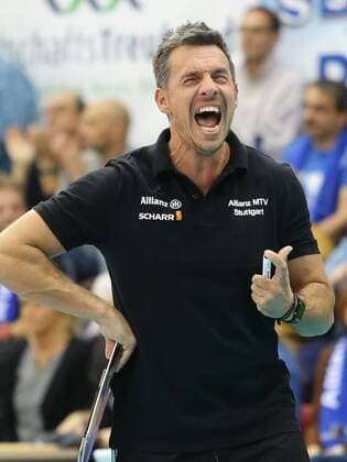Stuttgart , Volleyball Bundesliga Allianz MTV Stuttgart vs. Dresdner SC , Trainer Guillermo Hernandez ( Allianz )