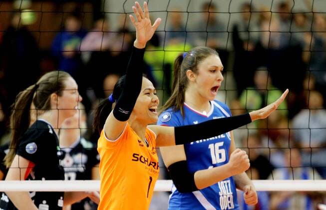 Stuttgart , Volleyball Bundesliga Allianz MTV Stuttgart vs. Dresdner SC , Jubel Allianz , von vorne: Wanna Buakaew Michaela Mlejnkova