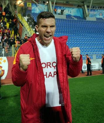 Bilder des Tages - SPORT Turkey superlig match between Kasimpasa and Galatasaray at Recep Tayyip Erdogan Stadium in Istanbul , Turkey on December 04 , 2016. Final Score : Kasimpasa 1 - Galatasaray 2 Pictured: Lukas Podolski of Galatasaray . 