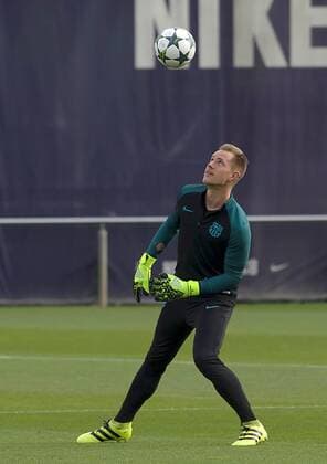 05.12.2016, xslx, Fussball UEFA Champions League, Fussball UEFA Champions League, FC Barcelona Barca - Borussia Moenchengladbach Training und Pressekonferenz, emspor, v.l. Marc-Andre Ter Stegen (FC Barcelona) Barcelona