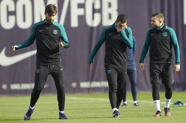 FC Barcelona Barca s players Andre Gomes (L), Arda Turan (C) and Jordi Alba participate in their team s training session at the Camp Nou stadium in Barcelona city, Catalonia, north-eastern Spain, 05 December 2016. FC Barcelona will face Borussia Moenchenglabach in a Champions League match on 06 December 2016. FC Barcelona training session !ACHTUNG: NUR REDAKTIONELLE NUTZUNG!  20161205-636165392421072394