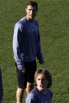 Real Madrid s Portuguese striker Cristiano Ronaldo (top) and Croatian midfielder Luka Modric during a team s training session at Valdebebas sports city in Madrid, Spain, 06 December 2016. Real Madrid will face Borussia Dortmund in a Champions League soccer match the upcoming 07 December. REAL MADRID TRAINING SESSION !ACHTUNG: NUR REDAKTIONELLE NUTZUNG!  GRA043 20161206-636166230573046015