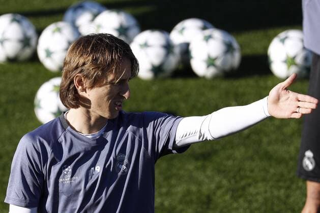 Real Madrid s Croatian midfielder Luka Modric during a team s training session at Valdebebas sports city in Madrid, Spain, 06 December 2016. Real Madrid will face Borussia Dortmund in a Champions League soccer match the upcoming 07 December. REAL MADRID TRAINING SESSION !ACHTUNG: NUR REDAKTIONELLE NUTZUNG!  GRA043 20161206-636166231233060015