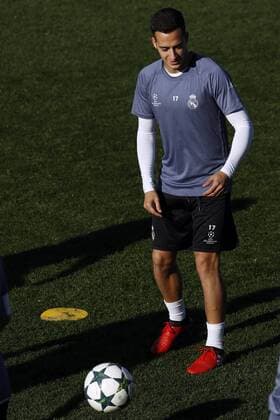 Real Madrid s Spanish striker Lucas Vazquez during a team s training session at Valdebebas sports city in Madrid, Spain, 06 December 2016. Real Madrid will face Borussia Dortmund in a Champions League soccer match the upcoming 07 December. REAL MADRID TRAINING SESSION !ACHTUNG: NUR REDAKTIONELLE NUTZUNG!  GRA043 20161206-636166231855344015