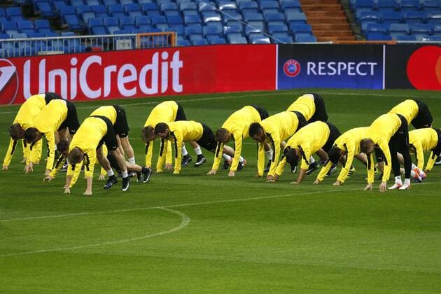Fußball, CL, Borussia Dortmund Training Borussia Dortmund s players during the training of the team held at Santiago Bernabeu stadium in Madrid, Spain, 06 December 2016. Real Madrid will face Borussia Dortmund in a Champions League soccer match the upcoming 07 December. Borussia Dortmund s training !ACHTUNG: NUR REDAKTIONELLE NUTZUNG!  20161206-636166494849367385