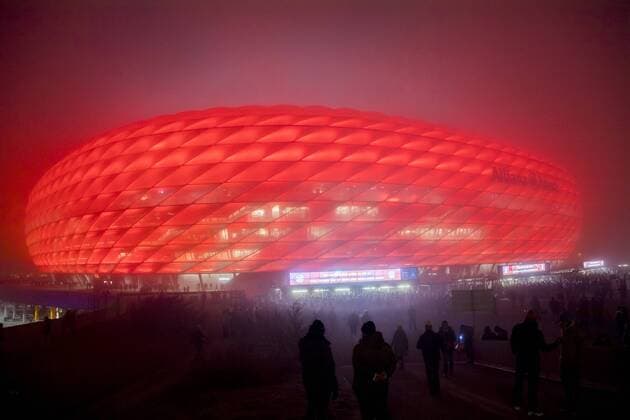 Themen der Woche - SPORT Bilder des Tages - SPORT GER, UEFA CL, Feature C Bayern Muenchen (GER) vs Atletico Madrid (ESP) 06.12.2016, Allianz Arena, Muenchen, GER, UEFA CL, FC Bayern Muenchen (GER) vs Atletico Madrid (ESP) , Gruppe D, im Bild Feature Allianz Arena im Nebel Foto © nordphoto Straubmeier nordphotox xStraubmeier