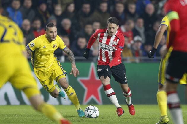 Fußball, CL, PSV Eindhoven - FK Rostow (L-R), Fedor Kudryashov of FK Rostov, Santiago Arias of PSVduring the UEFA Champions League group D match between PSV Eindhoven and FK Rostov on December 06, 2016 at the Philips stadium in Eindhoven, The Netherlands. PSV v FK Rostov UEFA Champions League 2016 2017 xVIxJeroenxPutmansxIVx 6715388