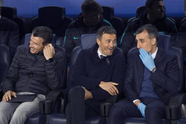 Fußball, CL, FC Barcelona - Borussia Mönchengladbach FC Barcelona Barca s coach Luis Enrique (C) sits at the bench during the Champions League 6th round match between FC Barcelona and Borussia Monchengladbach at Camp Nou stadium in Barcelona, Catalonia, Spain, 06 December 2016. BARCELONA VS. BORUSSIA MONCHENGLADBACH !ACHTUNG: NUR REDAKTIONELLE NUTZUNG!  BCN001 20161206-636166565426348744