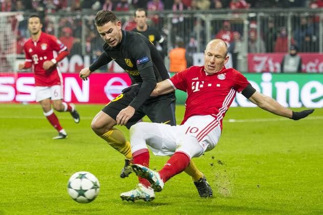 GER, UEFA CL, FC Bayern Muenchen (GER) vs Atletico Madrid (ESP) 06.12.2016, Allianz Arena, Muenchen, GER, UEFA CL, FC Bayern Muenchen (GER) vs Atletico Madrid (ESP) , Gruppe D, im Bild Lucas Hernandez (Atletico 19) im kampf mit Arjen Robben (FCB 10) Foto © nordphoto Straubmeier nordphotox xStraubmeier