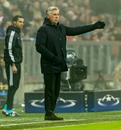 Munich, Germany 06.12.2016, UEFA Champions League - 2016 17 Season, Group D - Matchday 6, FC Bayern Muenchen - Atletico Madrid, Cheftrainer Carlo Ancelotti (FCB) gestikuliert ( DeFodi048