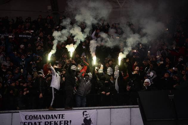 Fußball, CL, Dynamo Kiew - Besiktas Istanbul UEFA Champions League Group B match between Dynamo Kiev and Besiktas at NSK Olympiyskiy Stadium in Kiev , Ukraine , December 06 , 2016. Pictured Fans of Besiktas . 