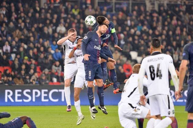 Fußball, CL, Paris St. Germain - Ludogorez Rasgrad 02 THIAGO SILVA (psg) - 08 THIAGO MOTTA (psg) - Paris, Frankreich - Fussball, Champions League, Paris Saint Germain PSG vs. PFC Ludogorets Razgrad - 06 12 2016 AnthonyBIBARD FEP Panoramic 