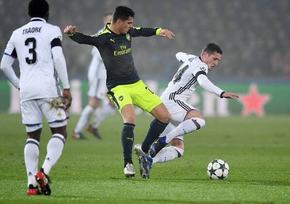 FUSSBALL CHAMPIONS LEAGUE SAISON 2016 2017 GRUPPENPHASE FC Basel - Arsenal London 06.12.2016 Granit Xhaka (Mitte, Arsenal) gegen Bruder Taulant Xhaka (re, FC Basel) 