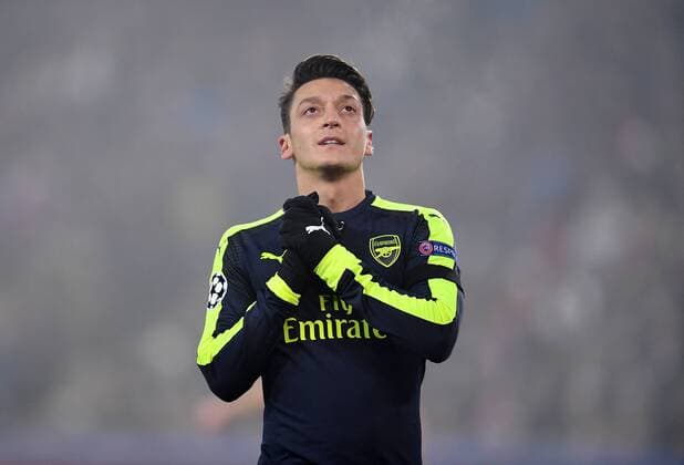 FUSSBALL CHAMPIONS LEAGUE SAISON 2016 2017 GRUPPENPHASE FC Basel - Arsenal London 06.12.2016 Mesut Oezil (Arsenal) nachdenklich 
