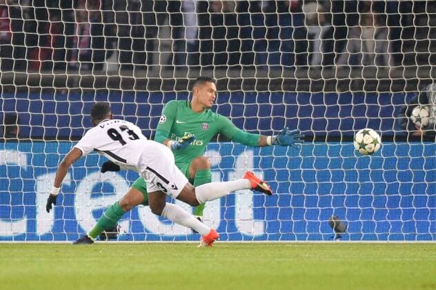 16 ALPHONSE AREOLA (psg) - 93 Virgil Misidjan (lud) - FOOTBALL : Paris Saint Germain SG vs Ludogorets Razgrad - Champions League - 06 12 2016 AnthonyBIBARD FEP Panoramic 